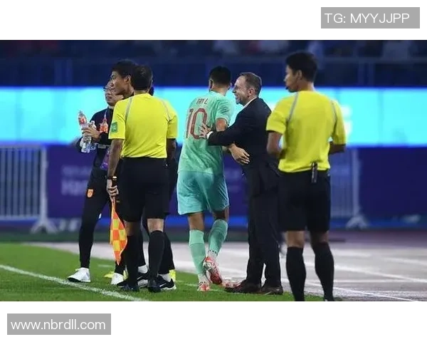 北京迎来国际足球巨星加盟引发球迷热议与期待