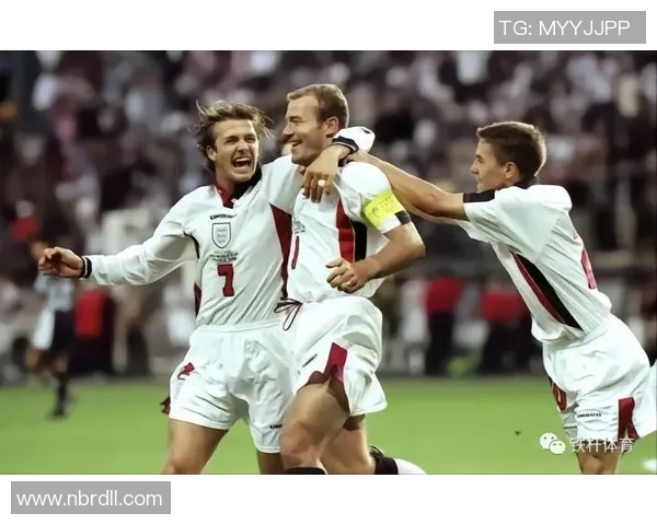 足球明星偶遇恩师感慨万千重温昔日课堂时光